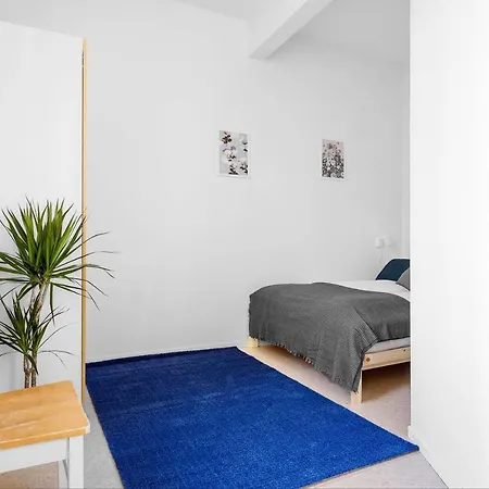 Private Bright Double Next To Fish Market شقة