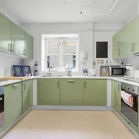 Private Bright Double Next To Fish Market *