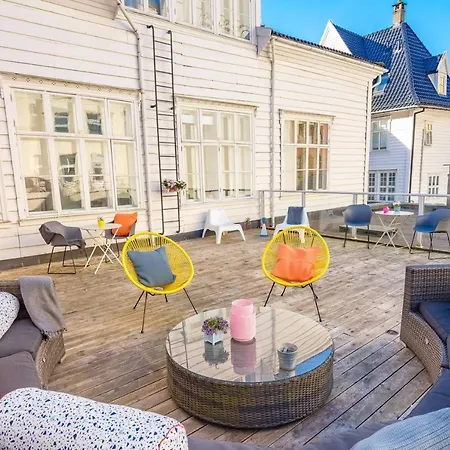 Private Bright Double Next To Fish Market *