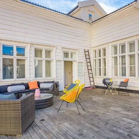 Private Bright Double Next To Fish Market *